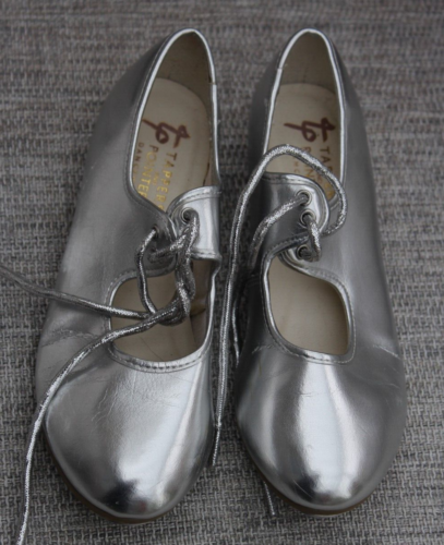 Tappers & Pointers Silver Lace up Tap Dancing Shoes size 1 hardly used - Afbeelding 1 van 5