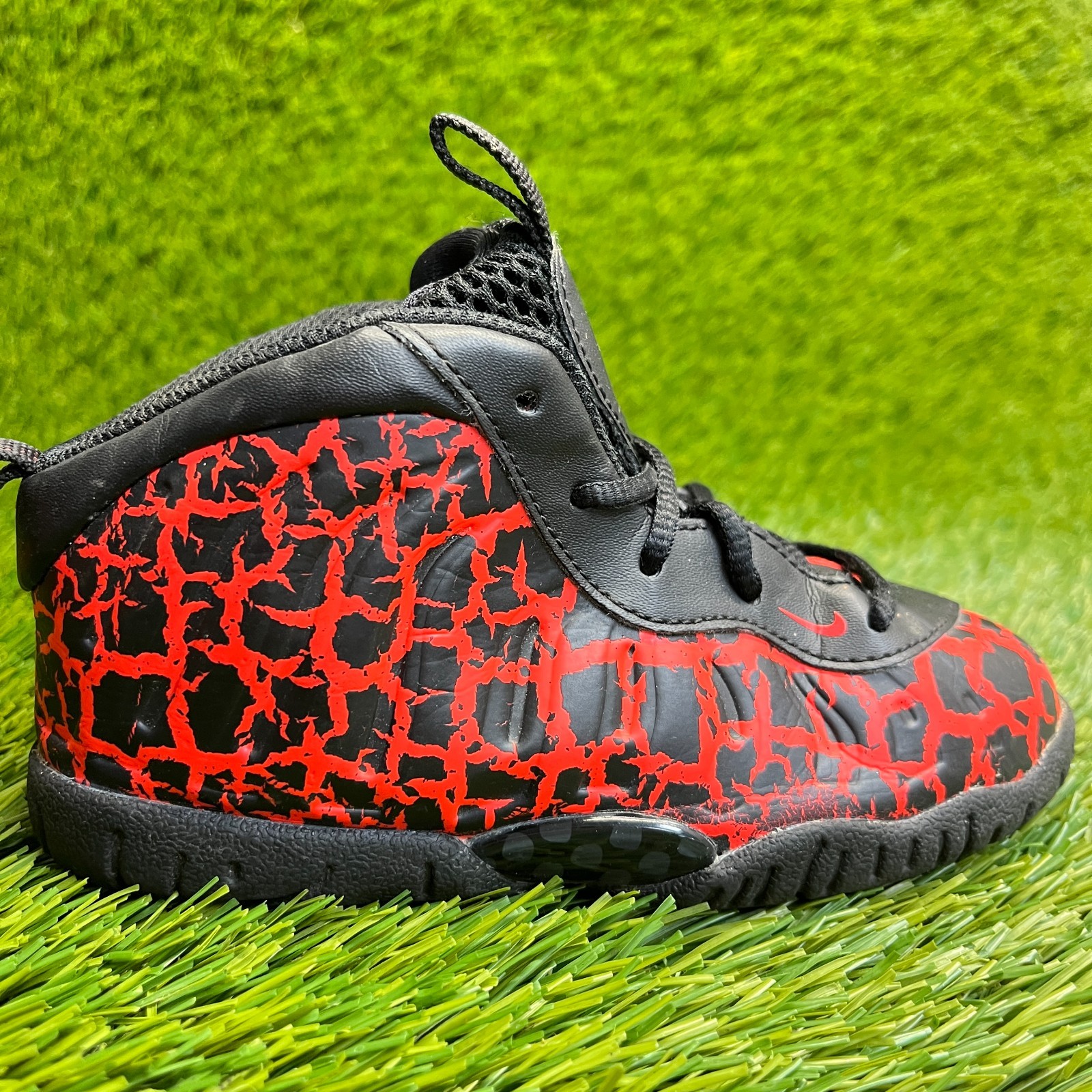 Nike Little Posite One Boys Size 9C Black Red Athletic Leath