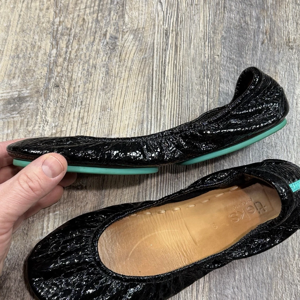 Sapatilhas de balé femininas Tieks by Gavrieli couro envernizado preto brilhante tamanho 9 enrugadas - Imagem 4 de 4