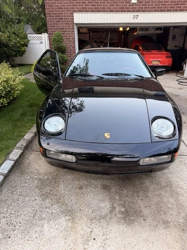 1989 Porsche 928 S-4 Image 1 of 4
