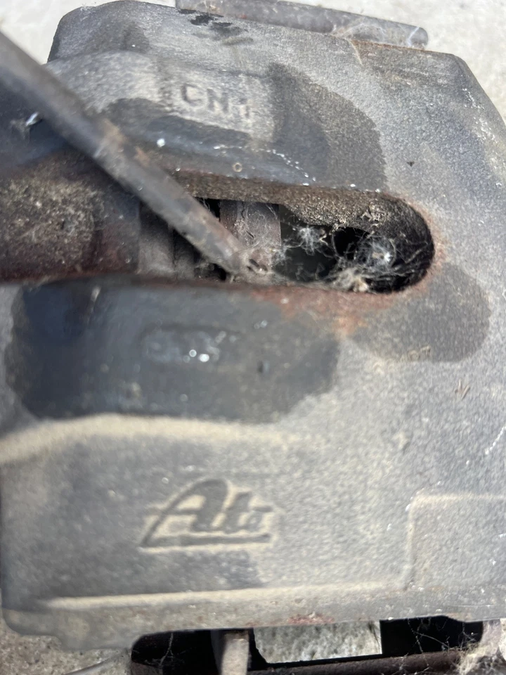 PINZA DE FRENO DELANTERA IZQUIERDA Y DERECHA PORSCHE 928 S 1983-1986 CON JUEGO DE 2 PASTILLAS Foto 4 de 4