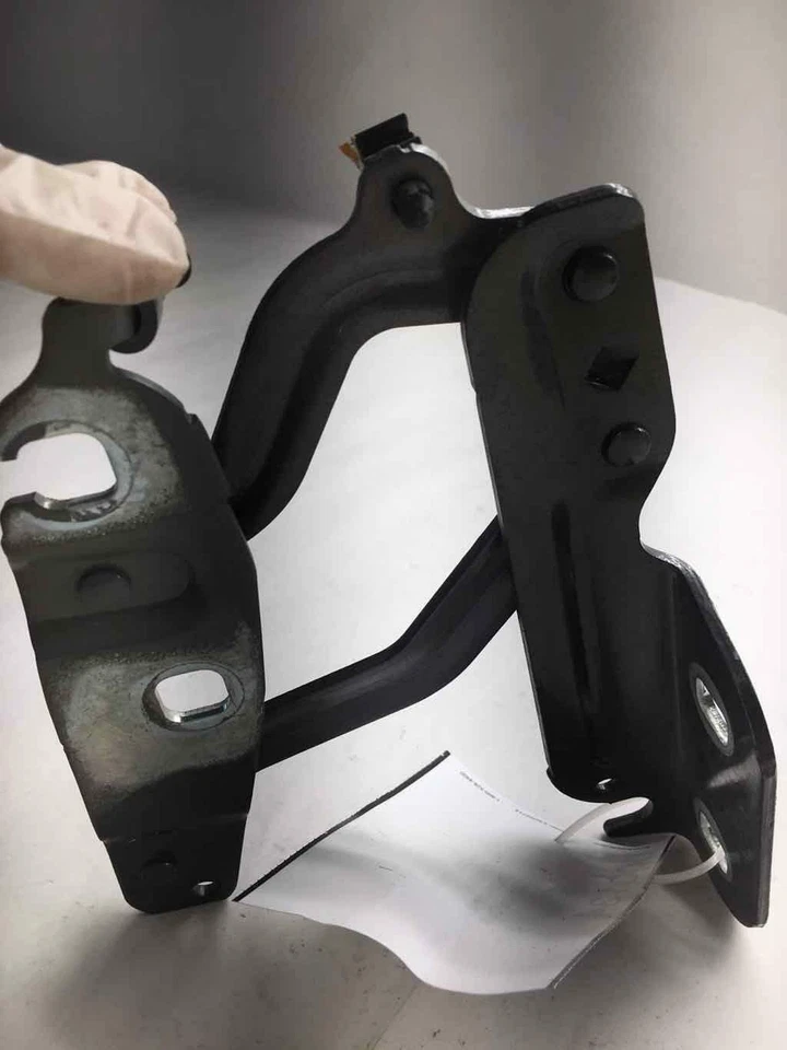 Ford Fiesta 2017 capó bisagra capó liberación par conductor izquierdo OEM Foto 2 de 4