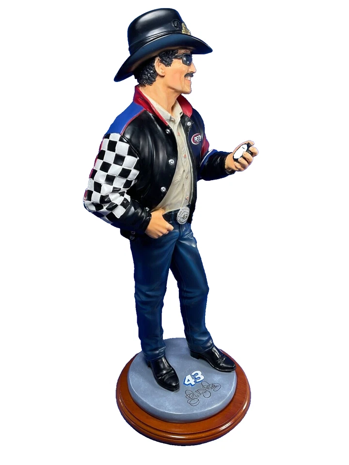 2001, Richard Petty #43, sombrero y gafas de sol 18" estatuilla, RP21054, numerada, L.E. Foto 3 de 4