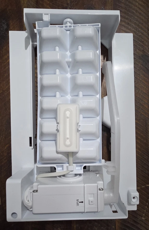 🚨NEW OEM LG Refrigerator Ice Maker Assembly/AEQ72909603 - Image 3 of 3