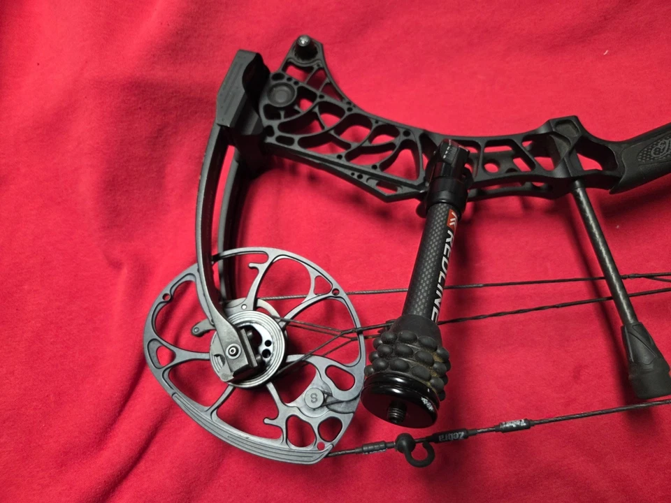mathews compound bow v3x 33 - Image 3 of 4
