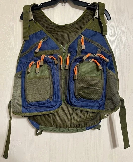 Piscifun Fly Fishing Vest Angler Tackle Gear Include Water Bladder