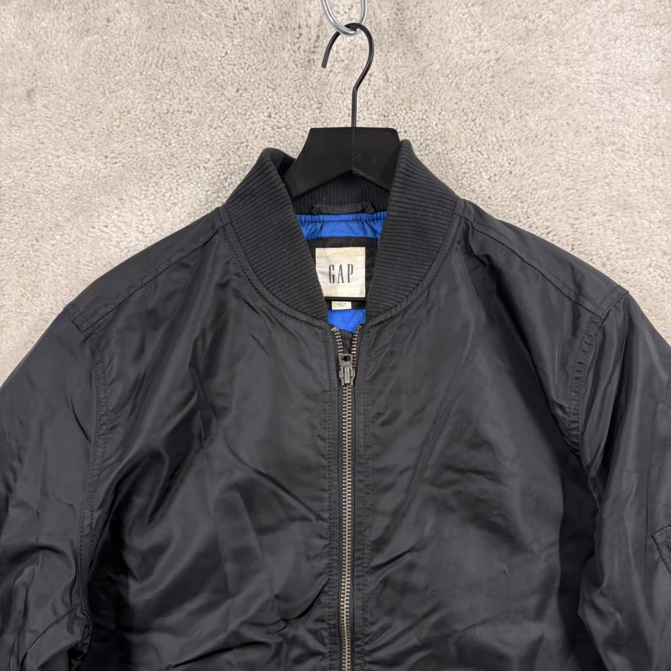 Chaqueta de bombardero Gap para hombre talla grande negra aislada cremallera completa bolsillos cortavientos Foto 4 de 4