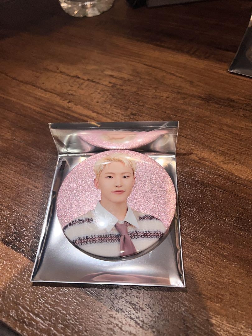 アイドル SEVENTEEN HOLIDAY PINS SEVENTEEN] Holiday : Can Badge – krmerch