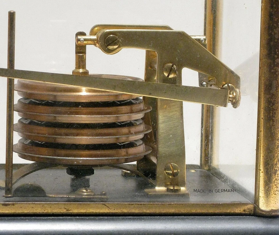 Instrumento mecánico vintage barógrafo alemán Lufft Stuttgart caja de madera y vidrio Foto 4 de 4