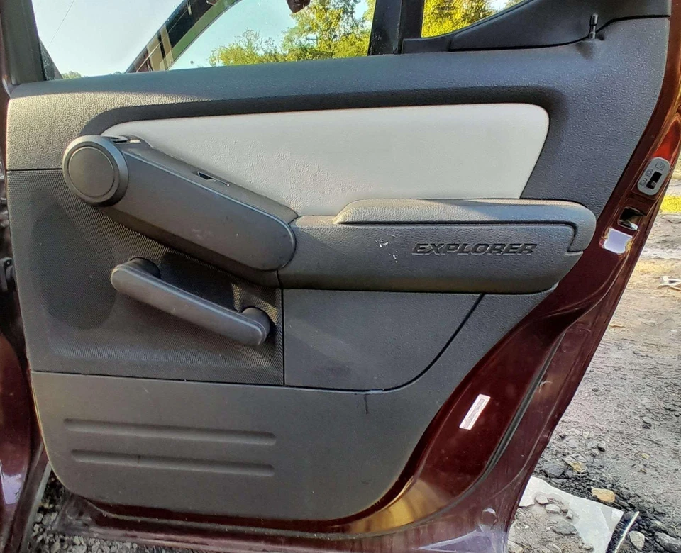 07-08 Ford Explorer Sport Trac Panel de puerta trasera lado derecho del pasajero negro/gris Foto 2 de 4