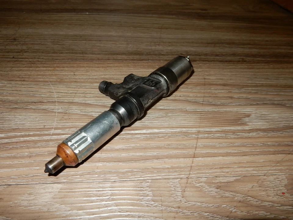 Denso Diesel Engine Fuel Injector 05R 0372 (0146 / 1604) OEM - Image 3 of 3
