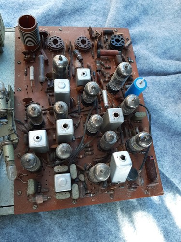 heathkit SSB TRANSCEIVER NO POWER SUPPLY. No Screws In Case Missing - Picture 23 of 24