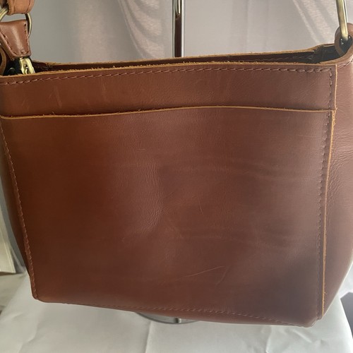 BOLSO DE HOMBRO TRIÁNGULO CASI PERFECTO Portland Leather Goods en Castaño - Imagen 4 de 19