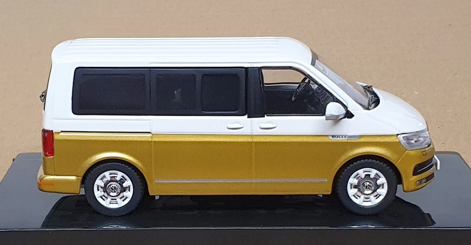 Ixo Models 1/43 Scale CLC351N - 2017 VW Volkswagen Multivan - White/Gold — 第 3/4 张图片
