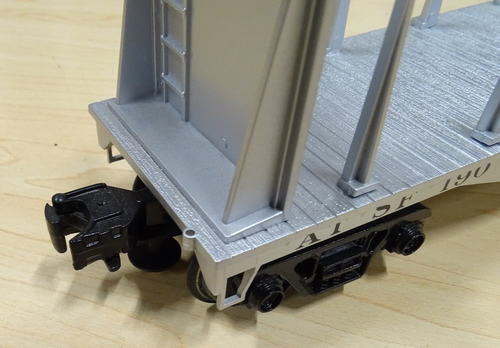 Atlas O Gauge ATSF 190985 Bulkhead Stake Side Flat Car / FedEx FS - Picture 14 of 24