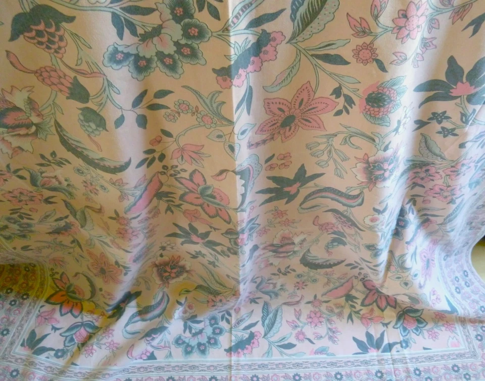 Ancienne nappe coton imprimée fleurs indienne tons rose 220/140cm - Photo 3/4
