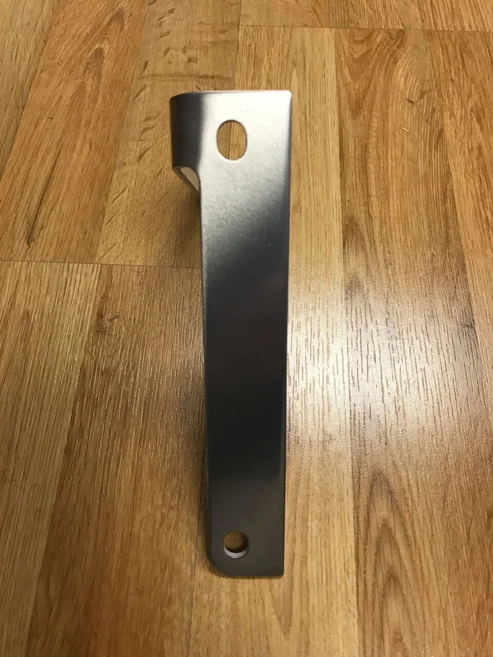 Soporte de reubicación de matrícula plano lateral para MOTO GUZZI V7 2008-presente Foto 2 de 4