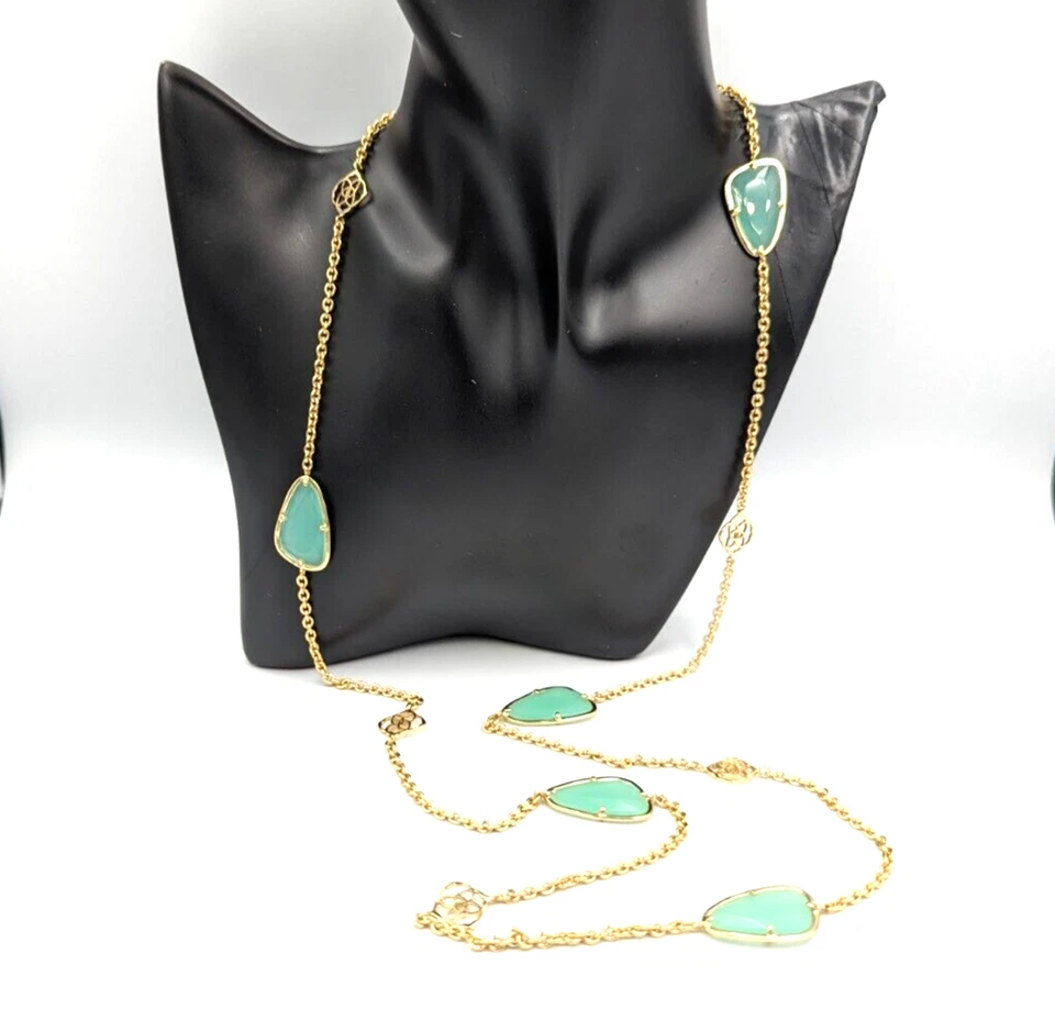 Kendra Scott Kinley Tono Dorado Collar Largo Logo y Piedras de Calcedonia Estaciones Foto 4 de 4