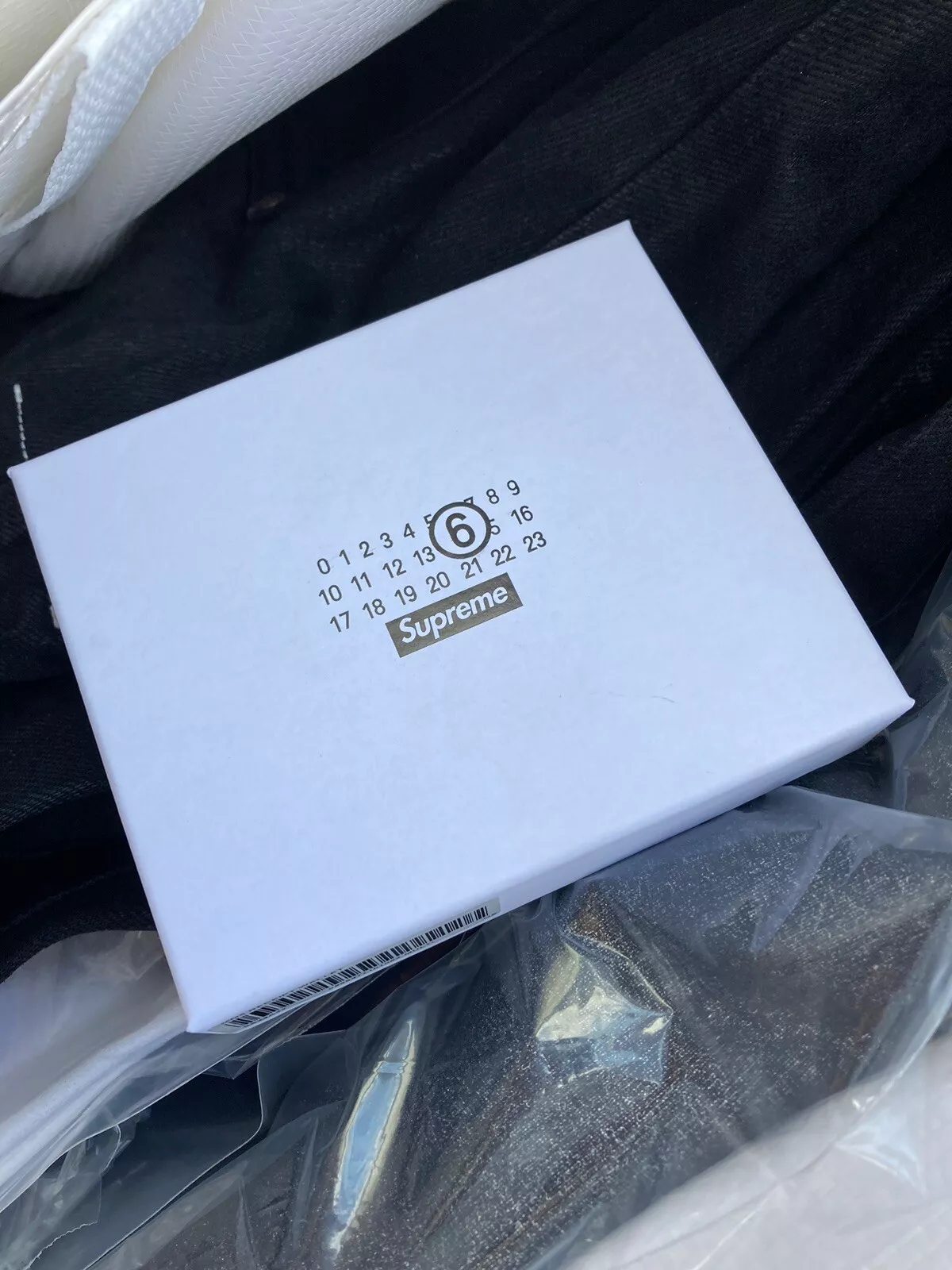 Portefeuille de réception Maison Margiela Supreme MM6 x Supreme EN MAIN