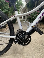 Trek Bike - 26 inch Neko Dual Sport - Super Clean ~ Kid's/Petites/Seniors