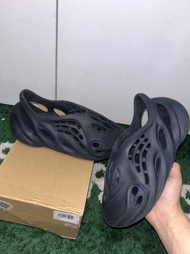 Größe 9 - Adidas Yeezy Foam RNNR Mineral Blue
