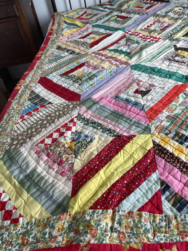 Vintage patchwork quilt 1940-1950 Red, Hand Stitched. Full Sized - Image 2 of 4