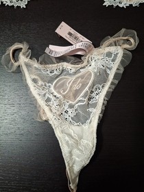 Victoria&rsquo;s Secret Dream Angels Set Lace Bra 32D & V-String Small Ivory NWT