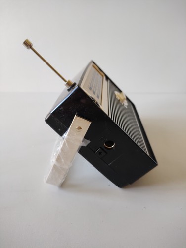 Hitachi WH-837E 3 band 8 transistor radio model - Picture 7 of 10