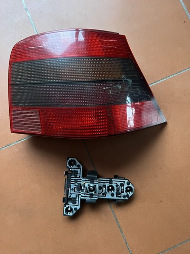 VW Golf 4 IV R32 Rückleuchte Heckleuchte Rücklicht Rot Schwarz Jubi GTI rechts