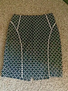 Ladies Size 2 Petite Black and White Pencil Skirt From Limited