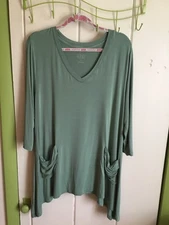 LOGO Lori Goldstein V -Neck Tunic W 3/4 Sleeves And Pocket Detail Size 1X Plus