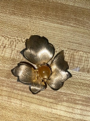 Vintage Texture Gold tone Metal Leaf W/Faux Peach Pearl Brooch 2 