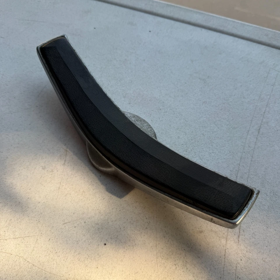 Botão de buzina DATSUN BLUEBIRD 410 411 - Imagem 3 de 4