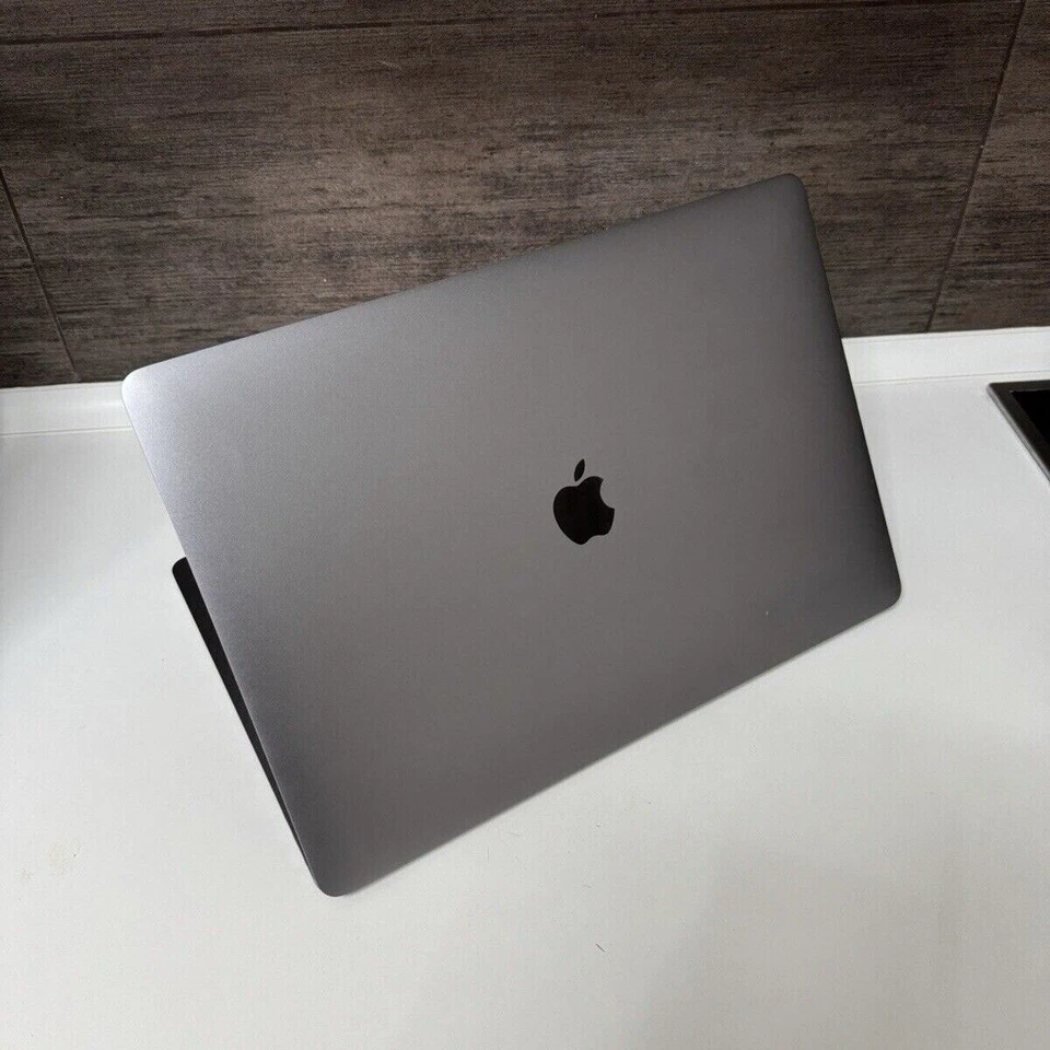 Apple MacBook Pro 15 Zoll 256GB 16GB i7 - Bild 2 von 2