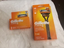 Gillette Fusion 5 1 Razor + 2 Cartridges