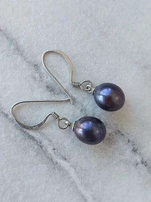 925 SILVER & CULTURED PEARL DROP EARRINGS DARK PURPLE *RELISTED DUE TO NON PAYER - Image 1 of 4