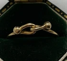 9CT GOLD RING - SIZE L1/2 - lightweight 1 gramme love knot type ring