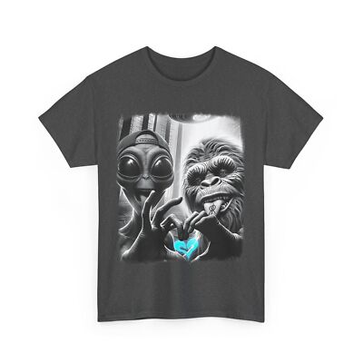 Bigfoot Alien T-Shirt, Sasquatch Alien Lovefest Love Hand Sign Cute Shirt