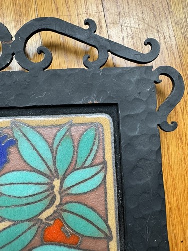 BUSHERE & SON WROUGHT-IRON WALL PLAQUE WITH RTK STUDIOS BLUE PARROT TILE INSET - Picture 24 of 24