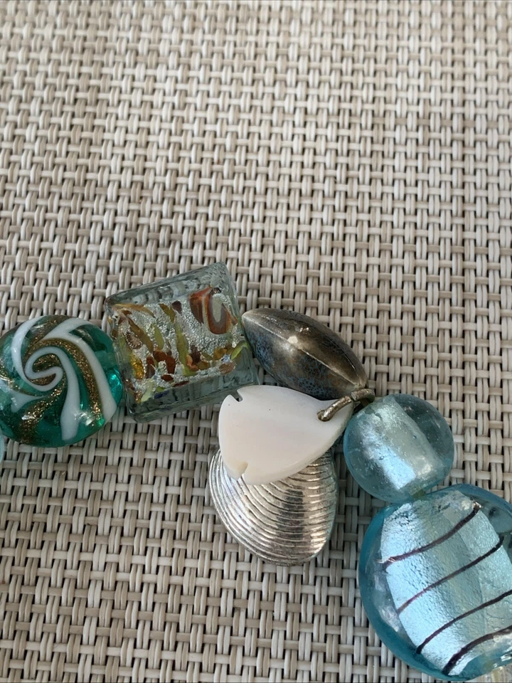 Pulsera elástica vintage Avon Beachy azul vidrio veneciano cerámica tono plata Foto 2 de 4