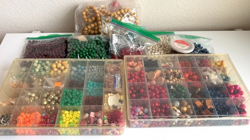 Large Lot Mixed Beads Wood Plastic Porcelain Findings Jewelry Making