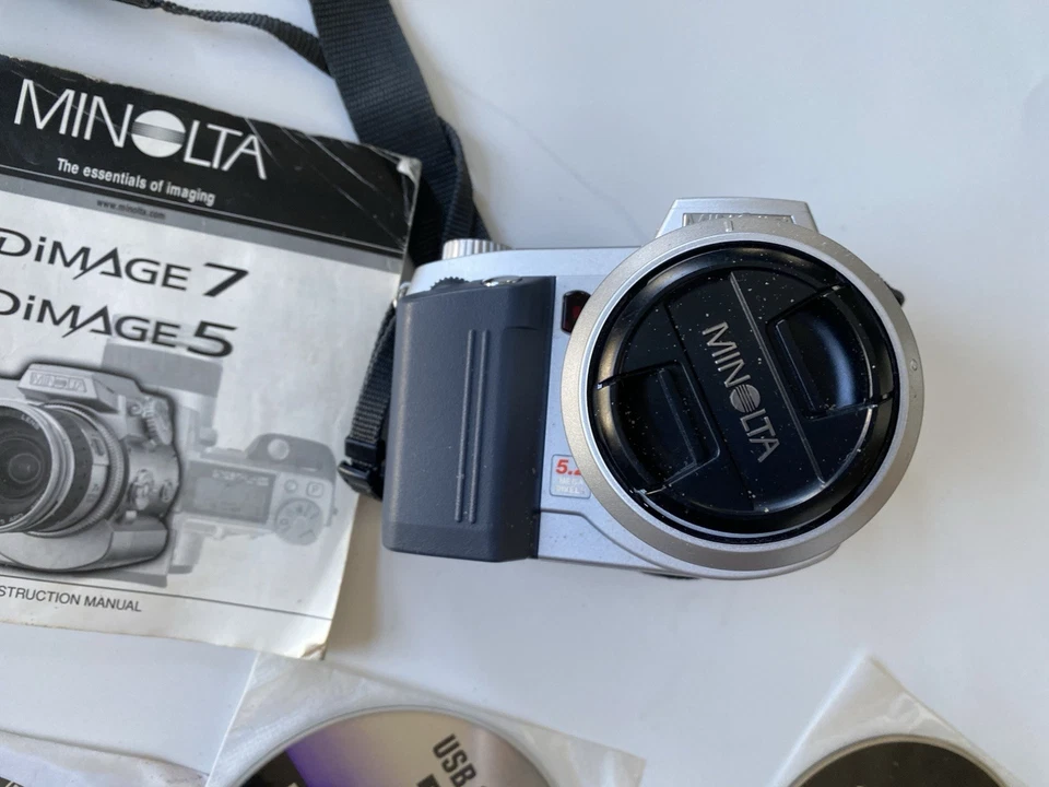 Minolta Dimage 7Digital Camera 5MP, 7x Zoom, 28-200mm - Image 2 of 4