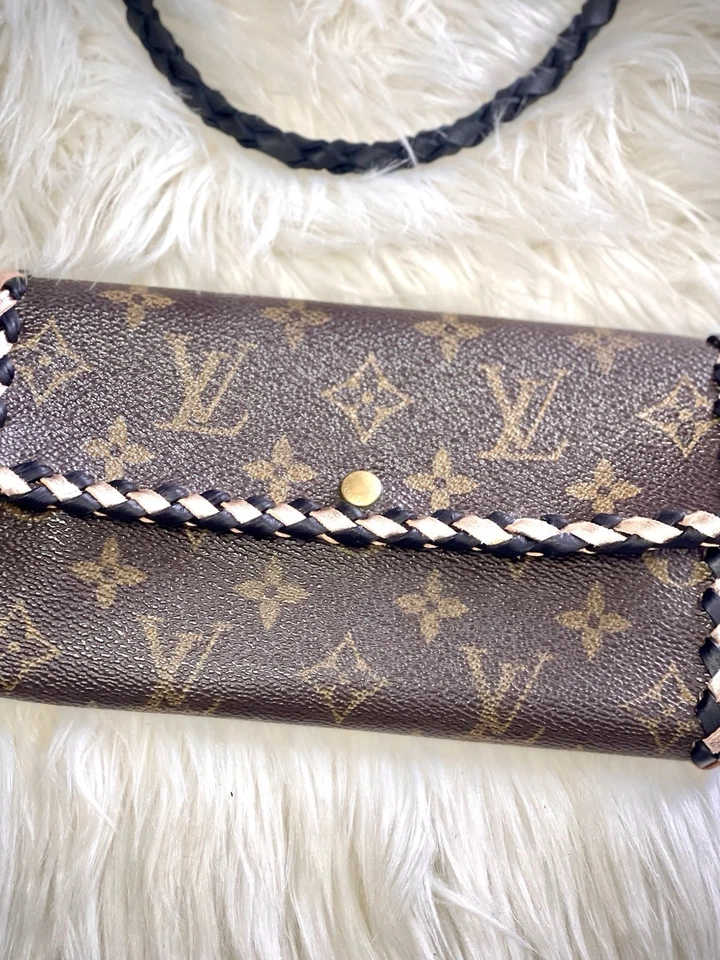 Cartera Bandolera Louis Vuitton Western Flecos Vintage Estilo Boho Trending Foto 4 de 4