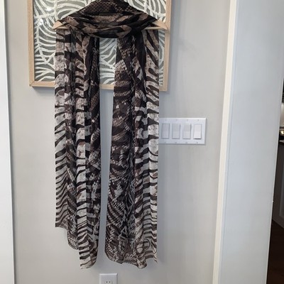 Jimmy Choo Scarf 100% Silk Animal Print   26 x 87  Perfect Conditions 