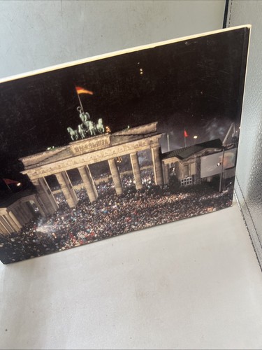 Die Mauer spricht / The Wall speaks (English and German Edition) - Picture 19 of 19