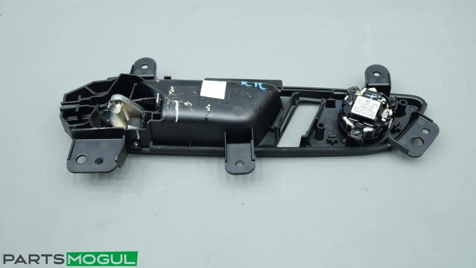 2012-2014 VOLKSWAGEN PASSAT B7 REAR RIGHT INTERIOR DOOR HANDLE W/ SWITCH OEM - Image 4 of 4