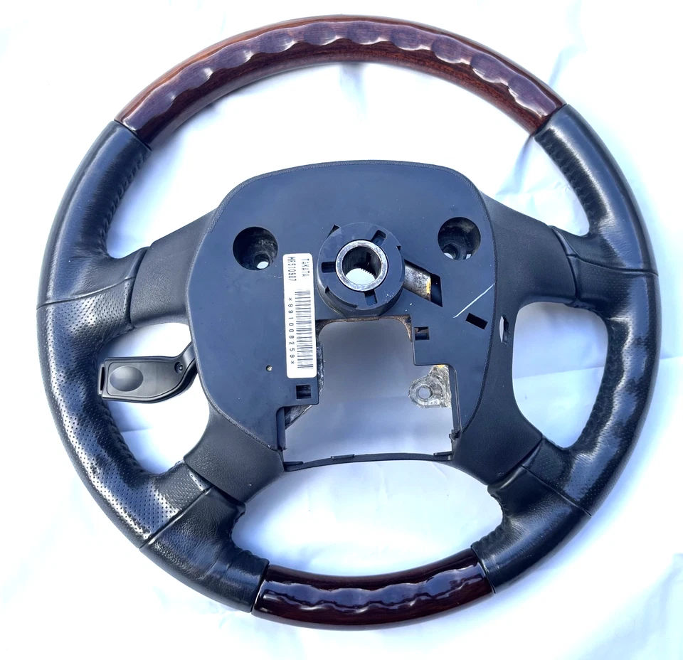 💎2001-2004 Mitsubishi Montero Limited - Volante con grano de madera/cuero Foto 2 de 4