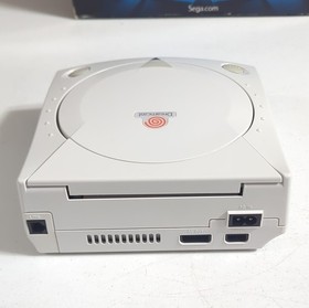 SEGA Dreamcast HKT-3020 Console White w/ Box, 2 Controllers, 4 Games