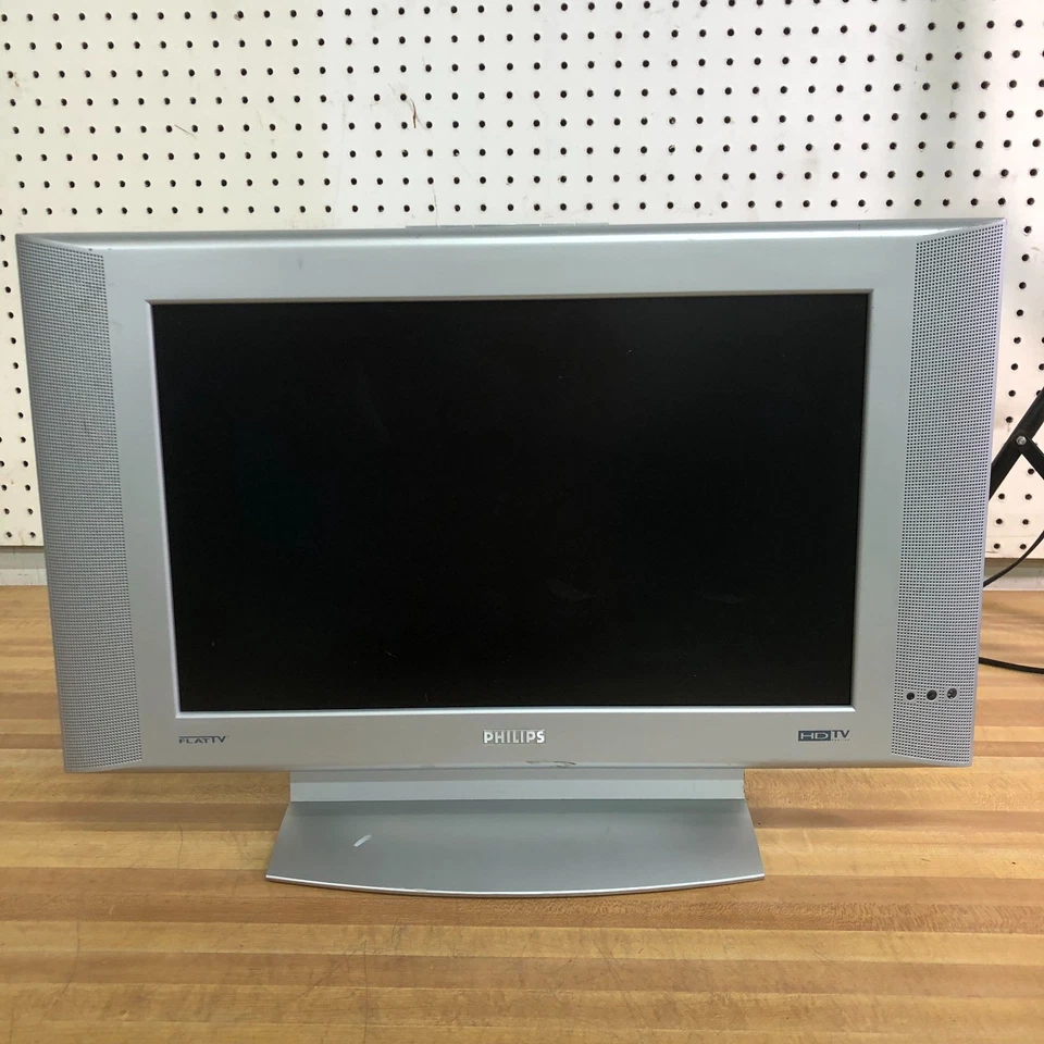 Philips 17PF8946/37 17" LCD HDTV for Retro Gaming 1280 × 768 RGB/RCA/S-VIDEO - Image 3 of 4