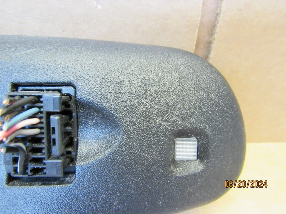 2007 2008 Saturn Aura Interior Rear View Mirror with Telematics OEM E11025898 - Image 3 of 4